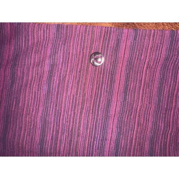 Lululemon maroon crop pants size 8 - Picture 3 of 4